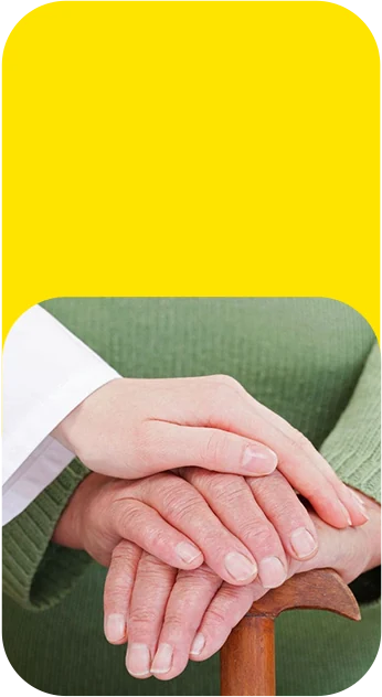 Mãos de uma cuidadora sobre as mãos de uma pessoa idosa